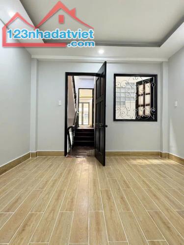 BÁN NHÀ GẦN HỒNG BÀNG,QUẬN 11,3 TẦNG,61M2,HẺM XE HƠI TRÁNH,CHỈ 8 TỶ - 3