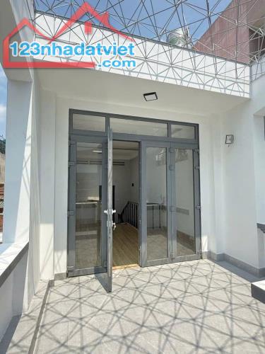 BÁN NHÀ GẦN HỒNG BÀNG,QUẬN 11,3 TẦNG,61M2,HẺM XE HƠI TRÁNH,CHỈ 8 TỶ - 4