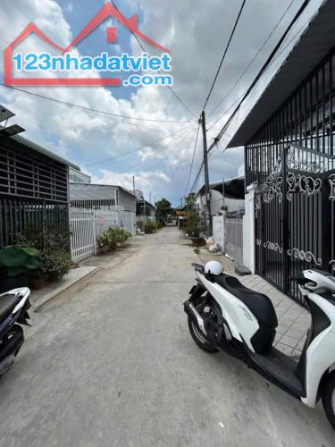 Cần bán nhà tại Hóc Môn giá chỉ 820 triệu 6mx21