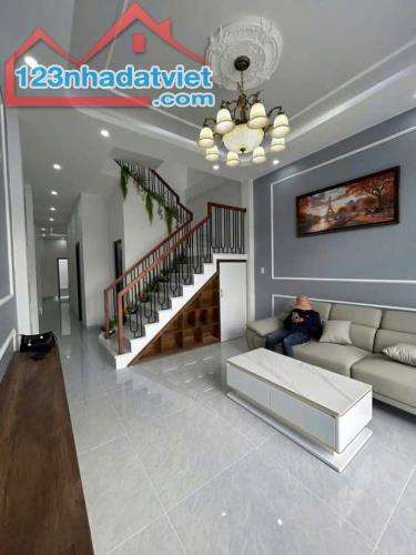Cần bán nhà tại Hóc Môn giá chỉ 820 triệu 6mx21 - 2