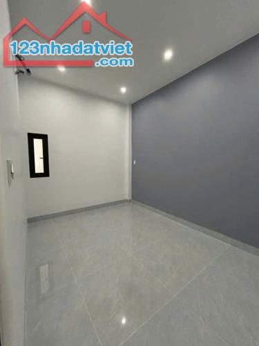 Cần bán nhà tại Hóc Môn giá chỉ 820 triệu 6mx21 - 3