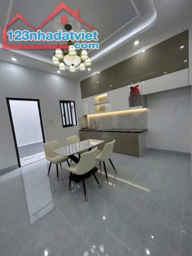 Cần bán nhà tại Hóc Môn giá chỉ 820 triệu 6mx21 - 4