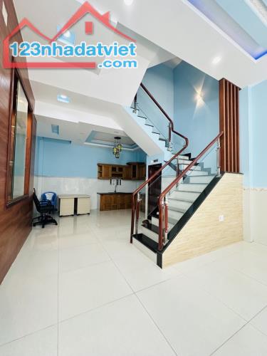Khu phân lô, 4 tầng, 5 x 10, giá 5.X tỷ, hẻm ô tô - 1