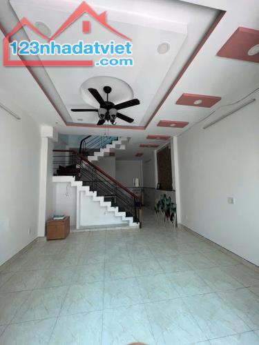 Nhà 1 trệt 2 lầu, hẻm xe hơi, Phường Phú Hữu Q9 giá 4,2 tỷ/51m2 - 1