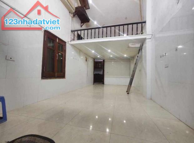 Cho thuê nhà đường Hoàng Hoa Thám, Ba Đình, nhà đẹp lô góc, gần phố chỉ 5.5 tr