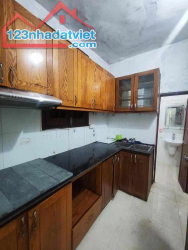 Cho thuê nhà đường Hoàng Hoa Thám, Ba Đình, nhà đẹp lô góc, gần phố chỉ 5.5 tr - 2