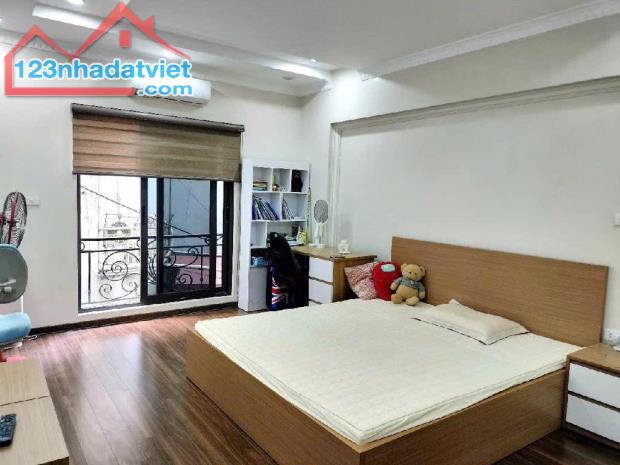Bán nhà Nguyễn Văn Cừ 38m2, 5 tầng, lô góc 2 thoáng, ô tô vào nhà - giá nhỉnh 8 tỷ - 2
