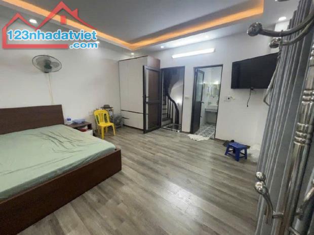 Bán nhà Hoàng Mai, 5T, MT 5,5m, 6,5 tỷ, Lh: 0984417892.