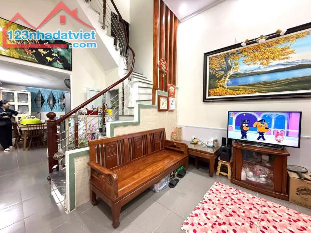 Chính chủ cần bán gấp căn Kim Giang, gần phố, gần hồ, diện tích 46m,4 tầng, giá 8,9tỷ - 2