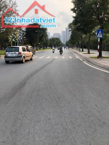 BÁN ĐẤT CHÍNH CHỦ ĐA TỐN GIA LÂM HÀ NỘI Ô TÔ ĐỖ CỬA DT66M GIÁ 4.8 TỶLH 08809316 XEM ĐẤT