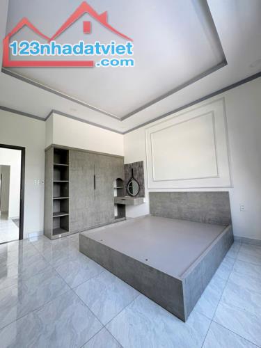 Cần Bán Gấp Nhà PhườngTân Bình Dĩ An Full Nội Thất Giá Tốt - 4