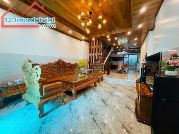 Nhà 4 tầng đường Cầu Dứa - Phú Nông, DT 126m ngang 5, nội thất gỗ xịn