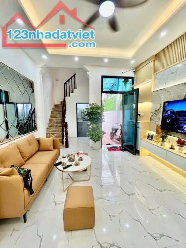 NHÀ ĐẸP PHỐ TRUNG TÂM - SỔ ĐỎ CHÍNH CHỦ - 1
