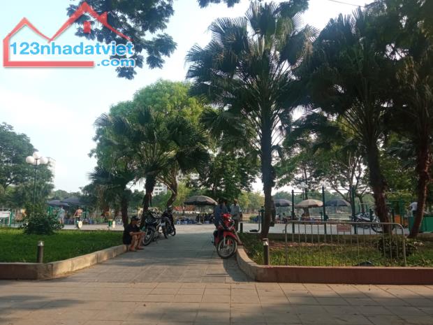 Nhà gần hồ Đền Lừ, ở luôn, ngõ thông, SĐCC giá chỉ hơn 5 tỷ - rẻ nhất khu vực