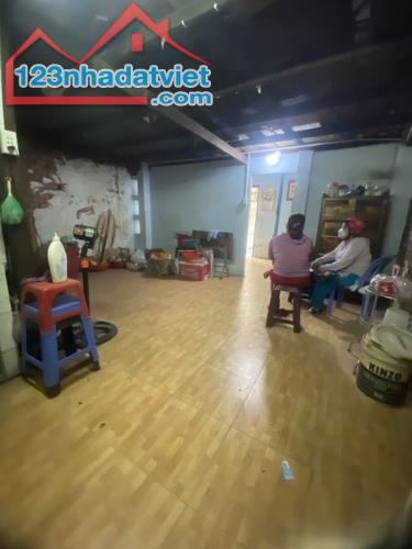 BÁN NHÀ GIÁ RẺ CẤP 4 BẾN VÂN ĐỒN Q4- NGANG 4.7m x 9m CHỈ 3.8 TỶ TL - 3