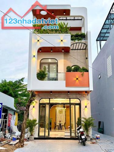 Chỉ 2 tỷ 850 – Sở hữu nhà mới 100% hẻm 1 sẹc, diện tích 150m², 3PN, 4WC– Trung tâm TP. Thủ