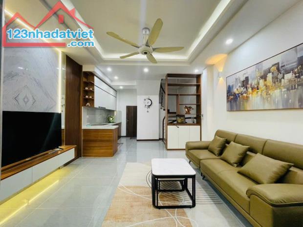 Đội Cấn 35m2 x mặt tiền rộng 4.2M - Cách ô tô đỗ 40M - Ngõ thoáng sáng.