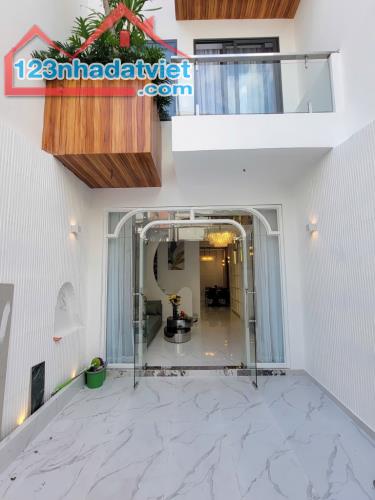 🏡 Nhà Đẹp Vuông Vức, 1 Trệt 3 Lầu ST, 5PN, Sân Ô Tô – HXT Thống Nhất Gò Vấp