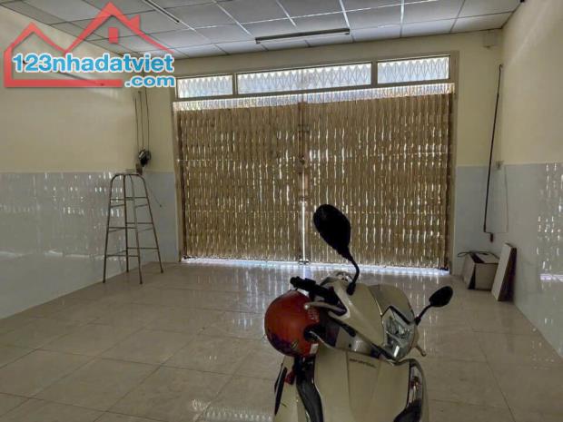 Bán nhà mặt phố Tân Hòa Đông, Q.6, 10 tỷ, MT 5.4m, sổ hồng - 1