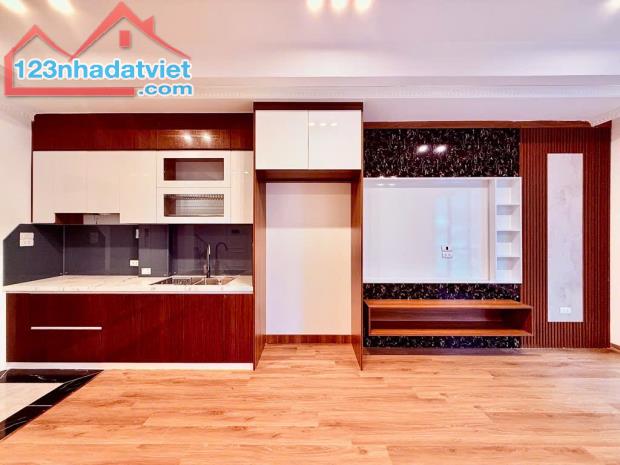 CẦN TÌM KHÁCH SN84- HOÀNG CẦU - 7 TẦNG THANG MÁY - Ô TÔ DỪNG ĐỖ - GẦN HỒ 13,8 TỶ - 2