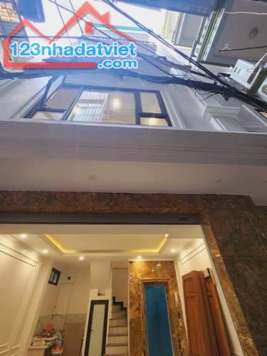 Cho thuê nhà 6 tầng,nhà mới,có thang máy, diện tích 42m2,ngõ cách mặt đường Kim Giang 20m