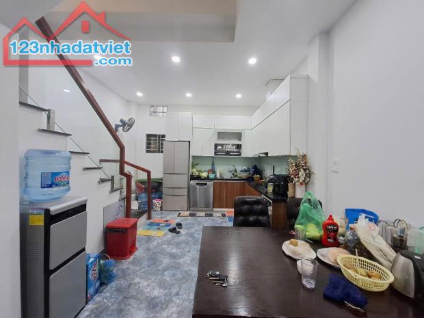 Bán nhà Tây Hồ, 50m, 4 tầng, mt 4.5m, giá 10.5 tỷ ngõ thông ô tô tránh, dân xây đẹp - 4