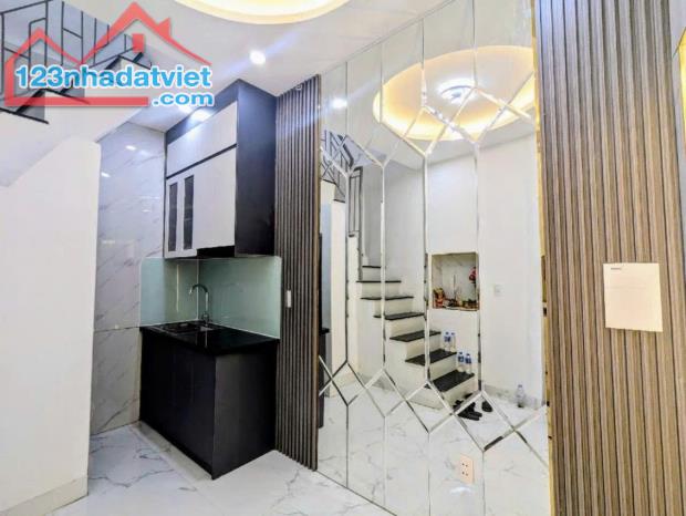TRUNG TÂM ĐỐNG ĐA NHỎ -NHỎ XINH NHIỀU KHÁCH Full nội thất mua ngay nhận ngay sổ đỏ