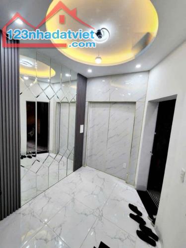 TRUNG TÂM ĐỐNG ĐA NHỎ -NHỎ XINH NHIỀU KHÁCH Full nội thất mua ngay nhận ngay sổ đỏ - 2