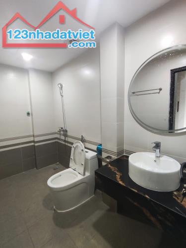 Cho thuê nhà 6 tầng,nhà mới,có thang máy, diện tích 42m2,ngõ cách mặt đường Kim Giang 20m - 6