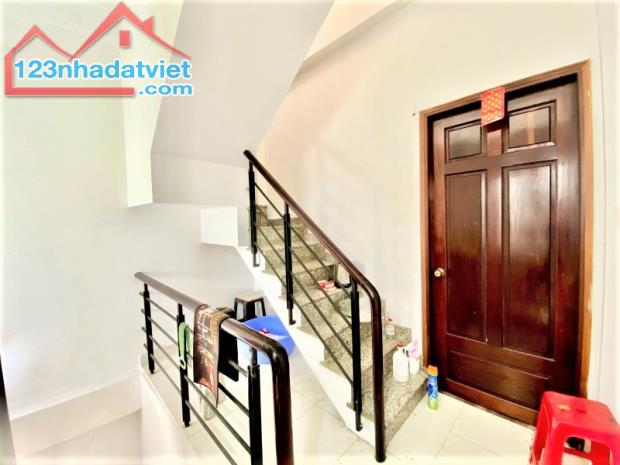 5.5 TỶ HƠN - NHÀ HẺM NHỰA 6M - BA THÁNG HAI QUẬN 11 - 5 TẦNG BTCT - VỪA Ở VỪA MỞ VPCTY/SPA - 2