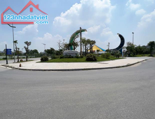 GIÁ ĐẦU TƯ, BÁN ĐẤT TẶNG NHÀ CẤP 4 GIA THƯỢNG 55M, MT 6.2M, NỞ HẬU, LÔ GÓC, Ô TÔ THÔNG, KD - 2