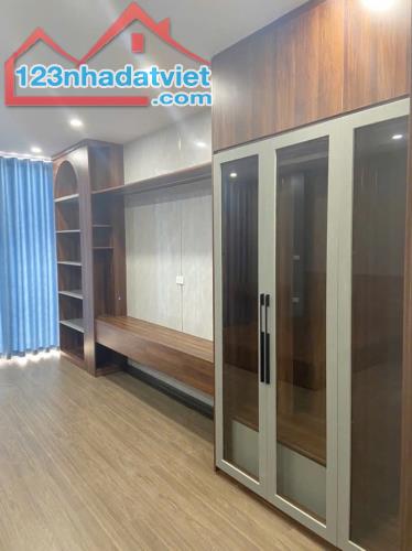 HOT- Tây Hồ- Ô TÔ vào nhà- 6 tầng mới- Thang máy - 45m2- 8 tỷ - 2