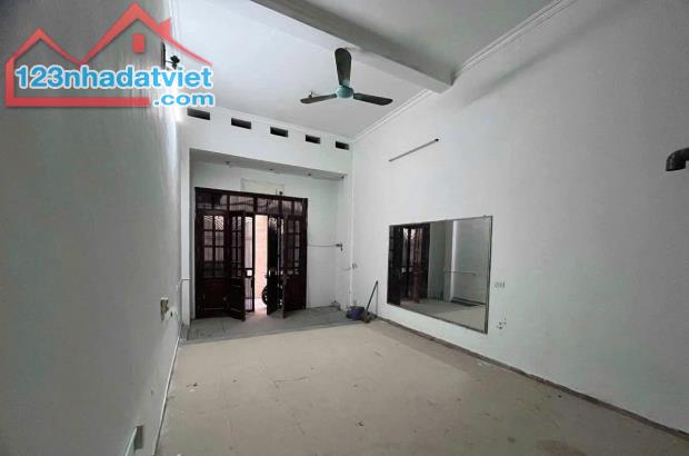 BÁN NHÀ KHƯƠNG TRUNG - 50m ra ô tô 2 mặt ngõ trước sau  giá 7,5 tỷ - 2