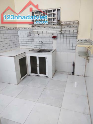 Cho thuê nhà 100m2 có 2pn đường số 9, Linh Tây - Giá 8tr/tháng, hẻm xe Hơi - 4