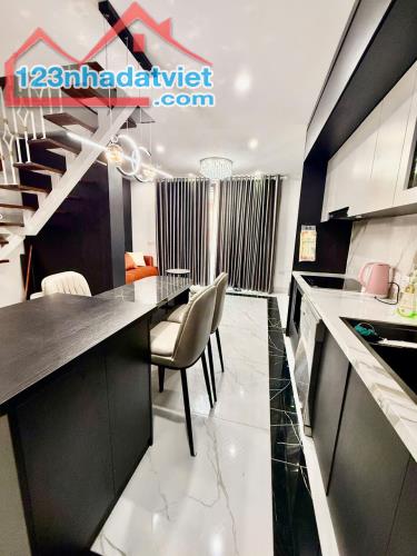 BÁN NHÀ 5 TẦNG PHỐ NGUYỄN CAO XE NHỎ NGỦ TRONG NHÀ - 1