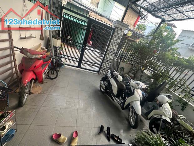 NHÀ GÓC 2 MẶT TIỀN HẺM CÁCH NVT 30M - NHÀ BÈ - LONG THỚI- QUÁ HỜI 4TY5 - 4