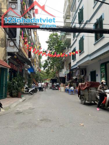 Bán nhà mặt ngõ lớn Khuất Duy Tiến, giá 15 tỷ hơn