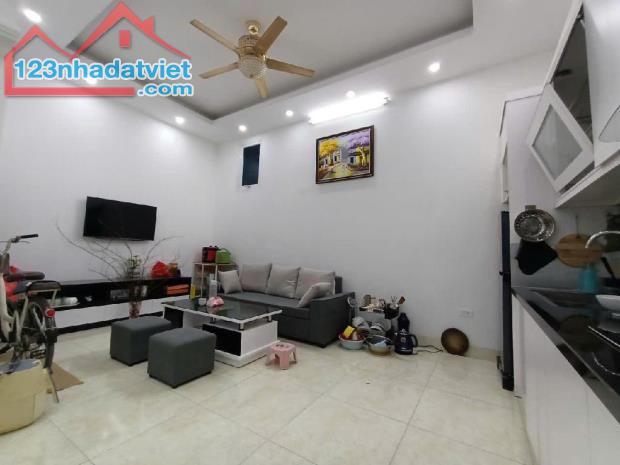 GẦN PHỐ- NHÀ ĐẸP - FULL NỘI THẤT- TRẦN KHÁT CHÂN-32M x4T- CHỈ 5 tỷ 5.