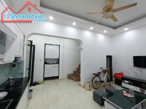 GẦN PHỐ- NHÀ ĐẸP - FULL NỘI THẤT- TRẦN KHÁT CHÂN-32M x4T- CHỈ 5 tỷ 5. - 1
