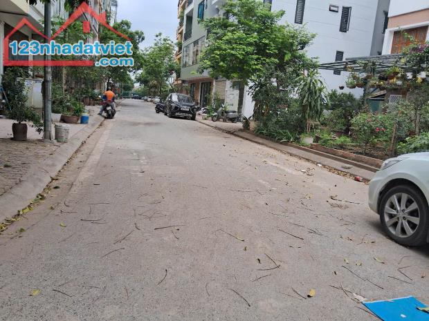 SIÊU PHẨM PHỐ CỔ LINH LONG BIÊN - THANG MÁY - FULL NỘI THẤT CAO CẤP - VỈA HÈ RỘNG - Ô TÔ T - 1