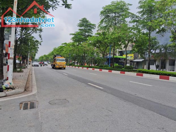 SIÊU PHẨM PHỐ CỔ LINH LONG BIÊN - THANG MÁY - FULL NỘI THẤT CAO CẤP - VỈA HÈ RỘNG - Ô TÔ T - 2