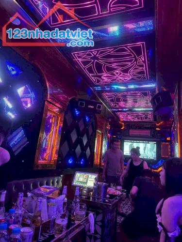 [Tuyển Nhân Viên Phục Vụ Karaoke]