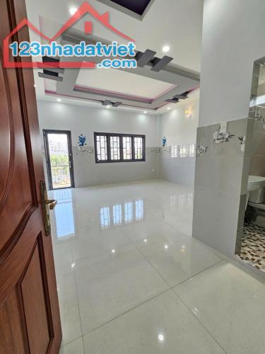 BÁN NHÀ MẶT TIỀN ĐƯỜNG SỐ LÂM VĂN BỀN - 3 TẦNG - NGANG 5M NỞ HẬU TÀI LỘC, P. BÌNH THUẬN - 1