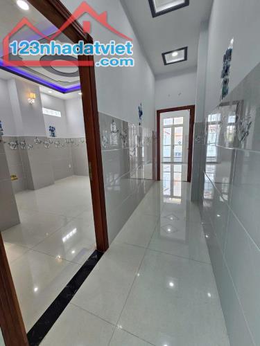 BÁN NHÀ MẶT TIỀN ĐƯỜNG SỐ LÂM VĂN BỀN - 3 TẦNG - NGANG 5M NỞ HẬU TÀI LỘC, P. BÌNH THUẬN - 2