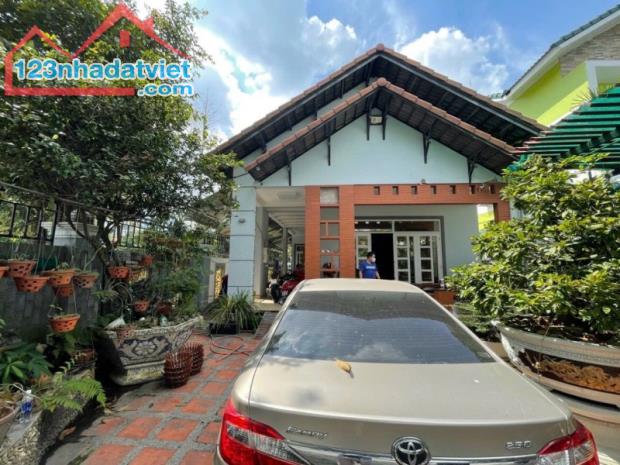 Bán BIỆT THỰ ĐẲNG CẤP GIỚI THƯỢNG LƯU,Trung tâm Dĩ An(TPHCM)