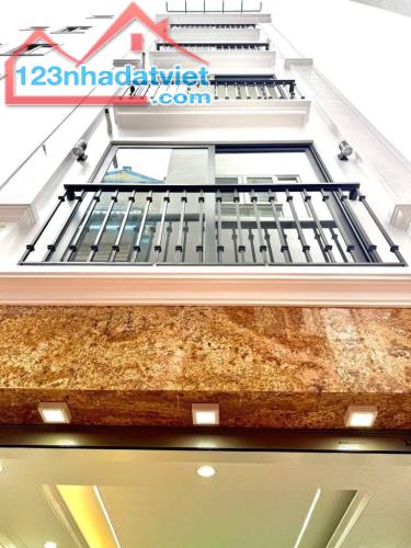 Nha dẹp tai khi cầu giấy co thang máy đẹp long lanh - 3