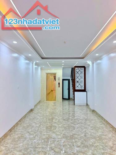 Nha dẹp tai khi cầu giấy co thang máy đẹp long lanh - 4
