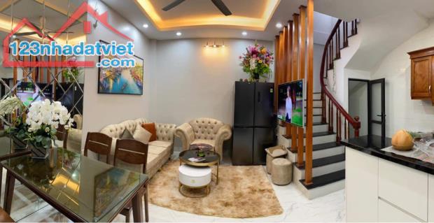 60M RA Ô TÔ TRÁNH , KHƯƠNG TRUNG THANH XUÂN , 35M2 6TẦNG, 6.6 TỶ.