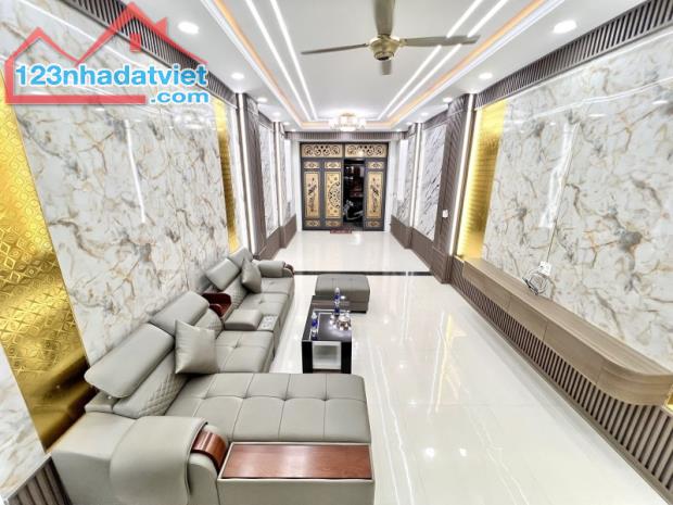 Bán nhà ĐẸP 1 Trệt 2 Lầu Dĩ An,đường nhựa 10m, full nội thất,gần TTYT