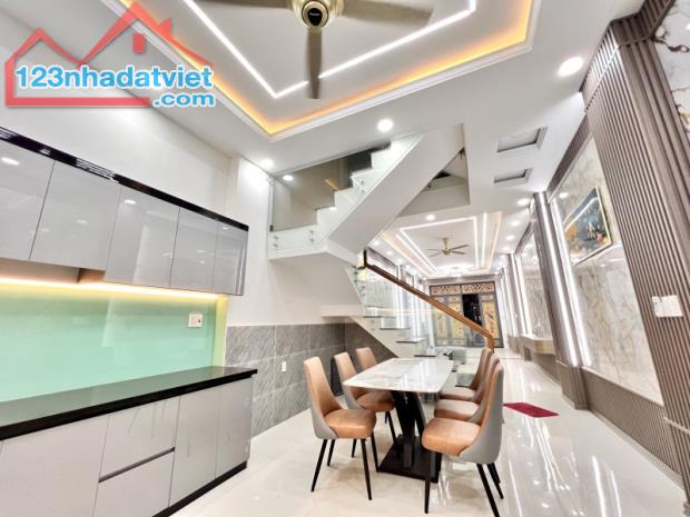 Bán nhà ĐẸP 1 Trệt 2 Lầu Dĩ An,đường nhựa 10m, full nội thất,gần TTYT - 1